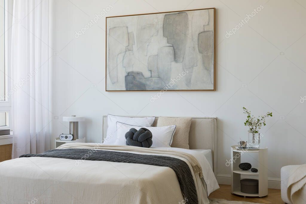 Interior de apartament modern, finisaje calde